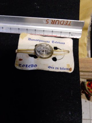 Sujetacorbata Damasquino Toledo Plata y Oro