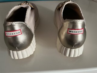 Zapatillas con pedrería multicolor