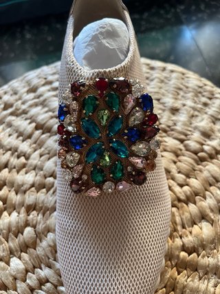 Zapatillas con pedrería multicolor