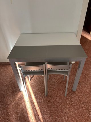 Mesa de cocina extensible + 2 sillas