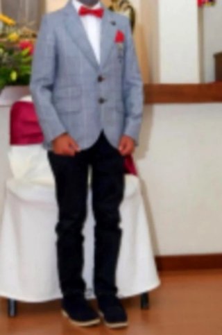 Traje de comunión niño gris con detalles rojos