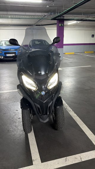 Piaggio MP3 400 Negra