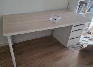 Mesa Linnmon 150x75cm con 3 patas (sin cajonera)