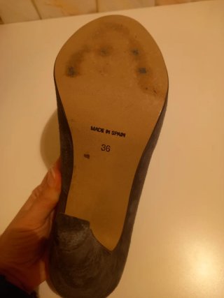 Zapatos de tacón ante gris