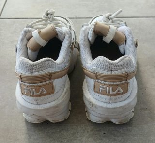 Zapatillas Fila Plataforma Beige y Blancas
