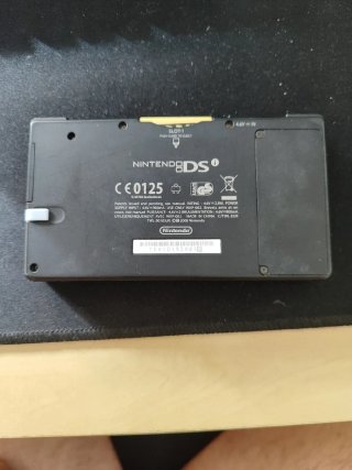 Nintendo DSi Negra + 5 Juegos