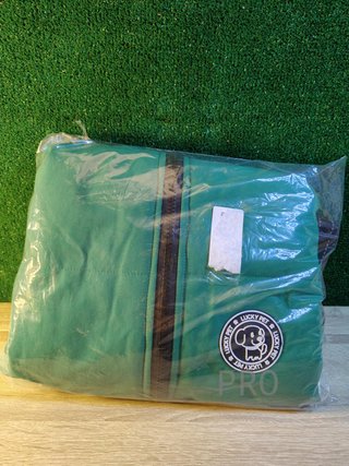 Abrigo impermeable para perros con arnés