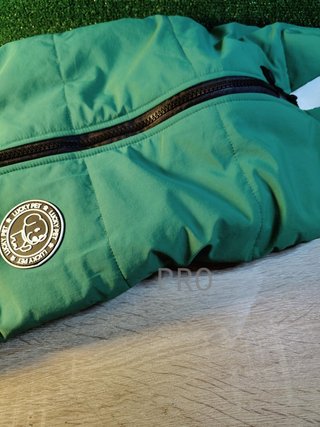 Abrigo impermeable para perros con arnés