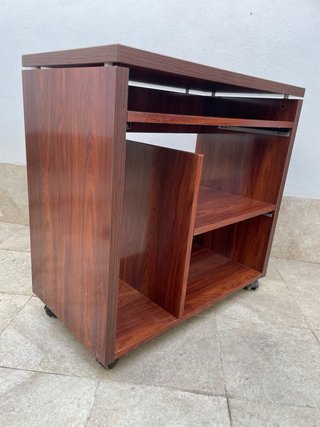 Escritorio madera con ruedas y estantes abatibles