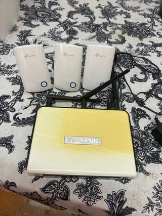 Router TP-Link + 3 Repetidores de Sinal