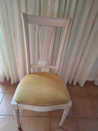 Sillas de comedor blancas y amarillas. Juego de 6