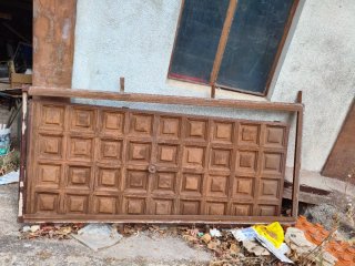 Puerta exterior de hierro