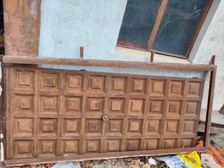 Puerta exterior de hierro