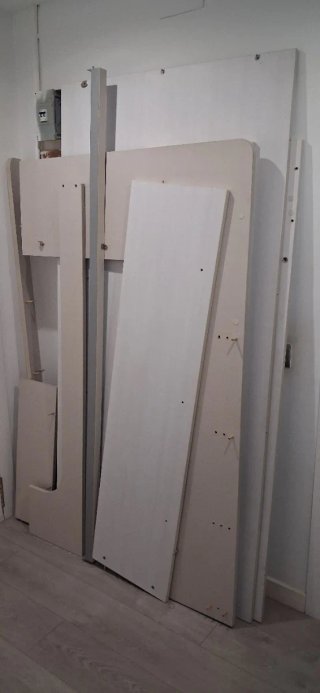 Litera con estantería y escalera