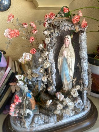 Imagen religiosa cúpula flores