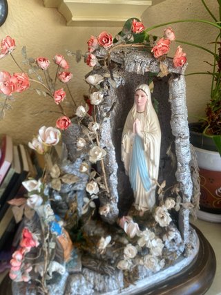 Imagen religiosa cúpula flores