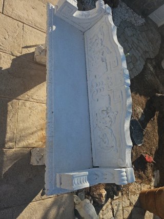 Banco de piedra tallado