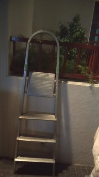 Escalera aluminio 4 peldaños
