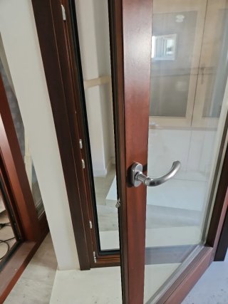Puerta balconera exterior mixta