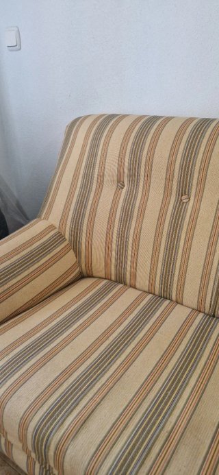 100€ × 2 Sofas de 2 plazas de tela y madera