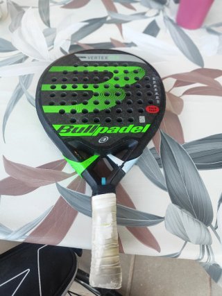 Pala Bullpadel Vertex Negra y Verde