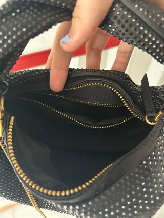 Bolso Zara negro con cadena dorada