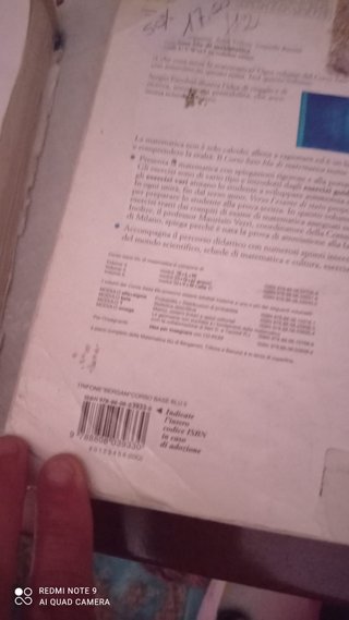 Libri scientifico matematica e biologia.