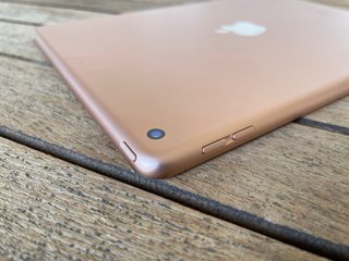 iPad 7ª Gen + Cargador Apple