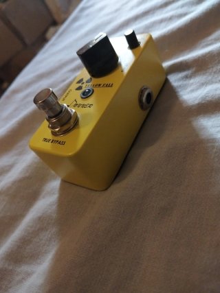 Donner Yellow Fall Delay Pedal