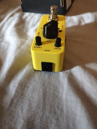 Donner Yellow Fall Delay Pedal