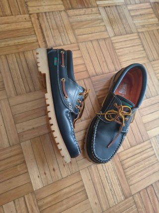 Náuticos azules y multicolor