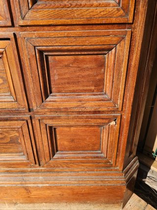 Alacena antigua de madera