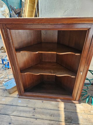 Alacena antigua de madera