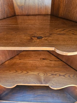 Alacena antigua de madera