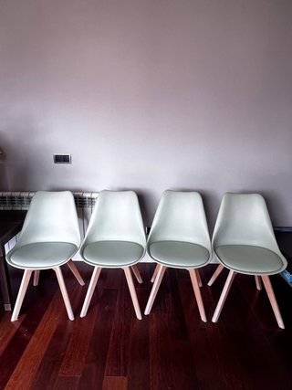 Mesa y 4 Sillas Comedor