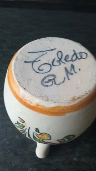 Jarrón de cerámica pintado a mano