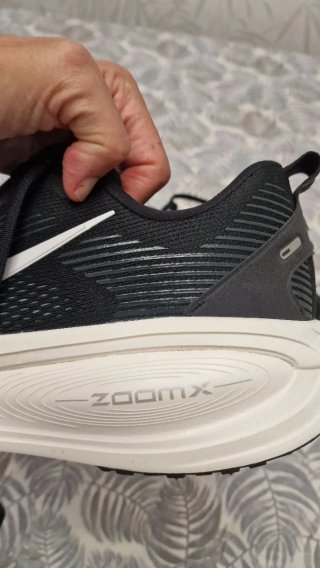 Zapatillas Nike Vomero 18 Negras Blancas