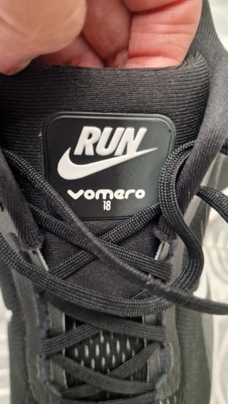 Zapatillas Nike Vomero 18 Negras Blancas
