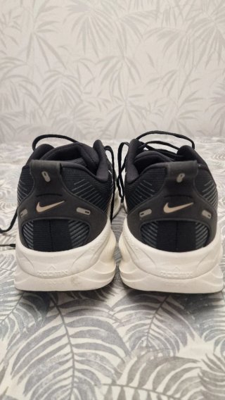 Zapatillas Nike Vomero 18 Negras Blancas