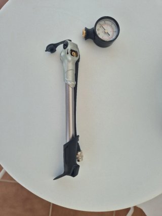 Bomba para suspensión neumática Harley Davidson