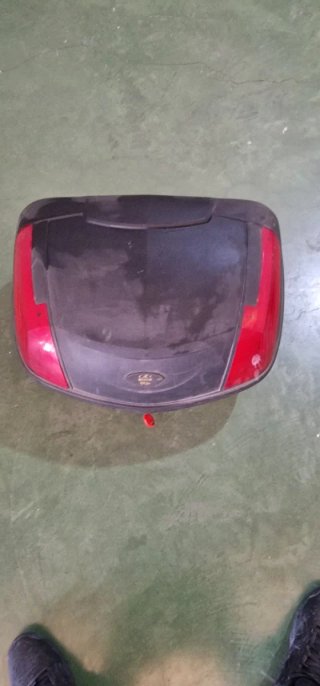 Baul, top case, Maleta superior roja