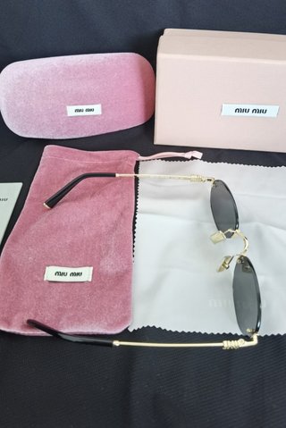 Gafas de sol Miu Miu originales modelo oval dorado