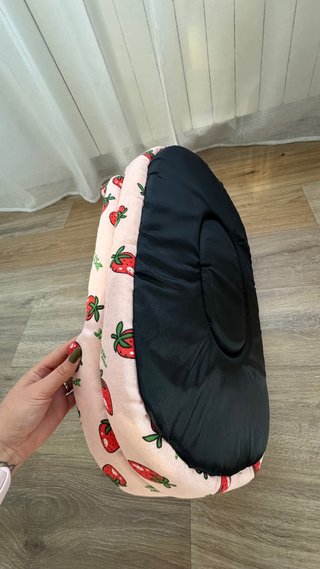 Cama nueva para perro/gato con estampado de fresas