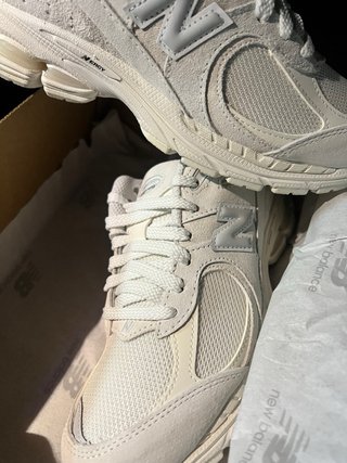 Zapatillas New Balance 2002R Beige