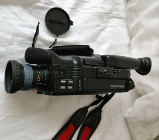 Sony Handycam Video Camera CCD-V88E