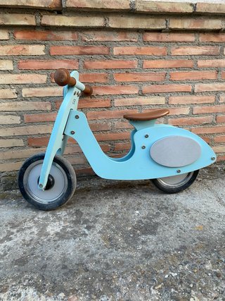 Moto Vespa infantil de madera