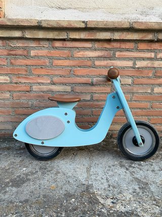 Moto Vespa infantil de madera