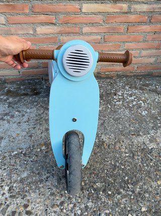 Moto Vespa infantil de madera