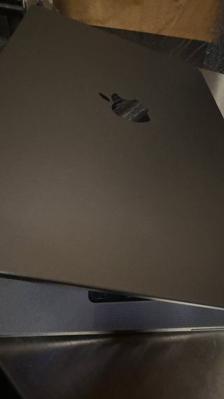 MacBook Pro 2023 M3 14" 512GB 16gb RAM