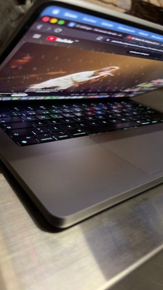 MacBook Pro 2023 M3 14" 512GB 16gb RAM